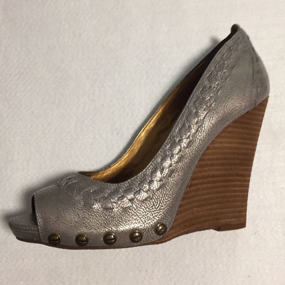 Women’s Silver Wedges